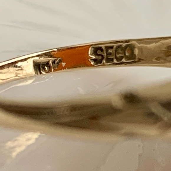 Vintage * Estate * SECO 10k Gold Cameo & Diamond Ring - Picture 12 of 14